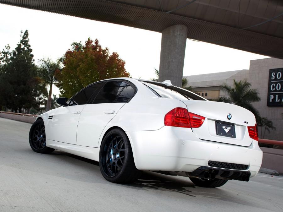  BMW M3 Sedan by Vorsteiner 2009 года  (фото 13 из 15)